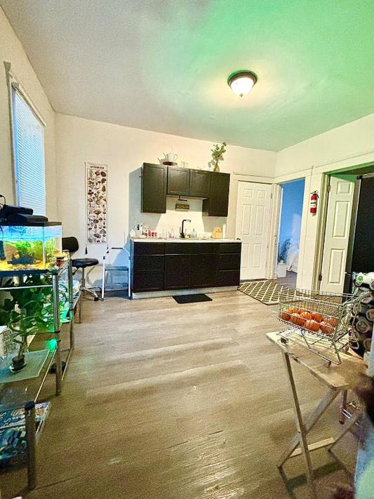 Cozy Room By The Lake, Downtown & UH Hospital - Sovereign Living Real Estate & Vacation Rental Agency