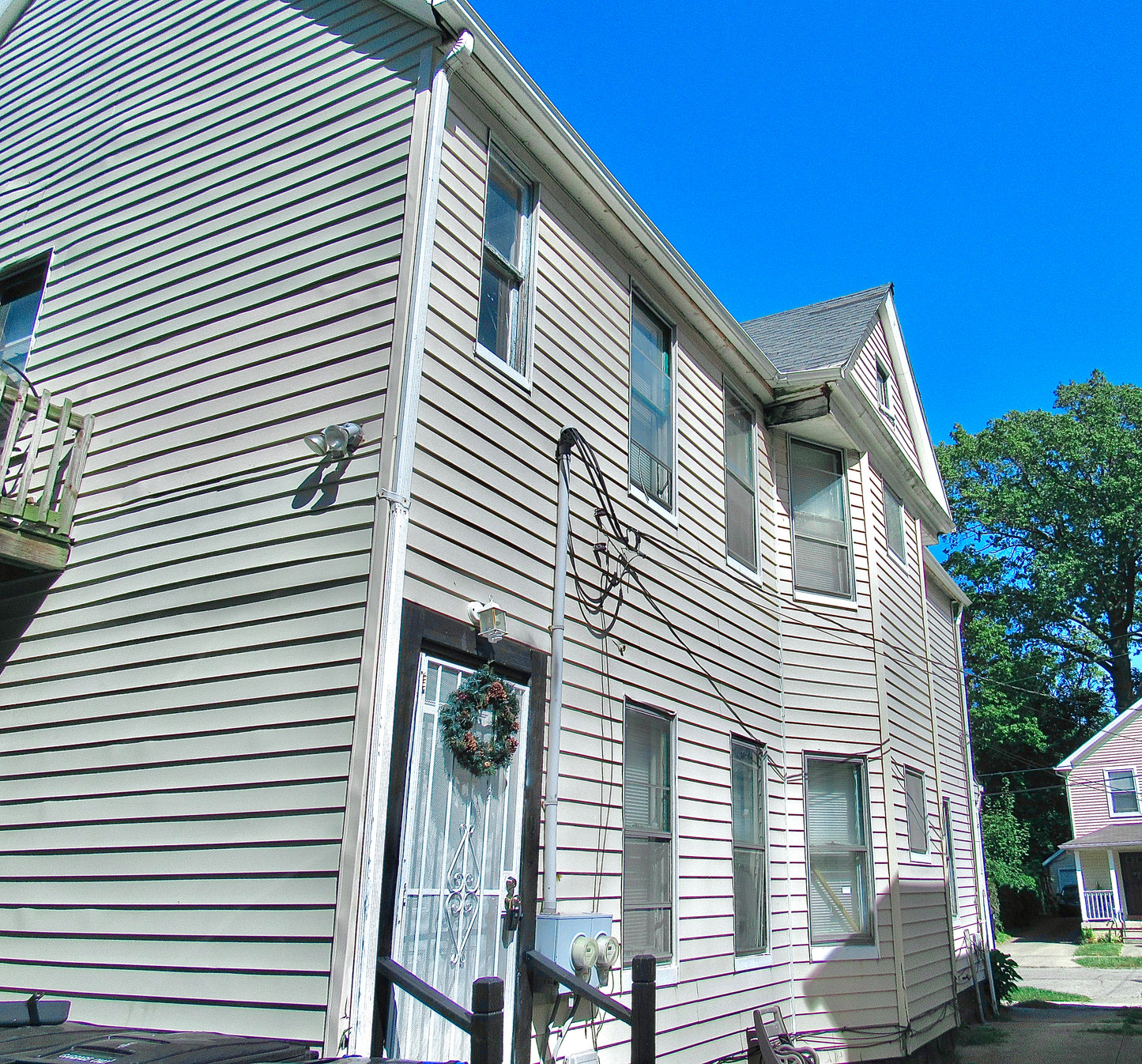 Cozy Room By The Lake, Downtown & UH Hospital - Sovereign Living Real Estate & Vacation Rental Agency